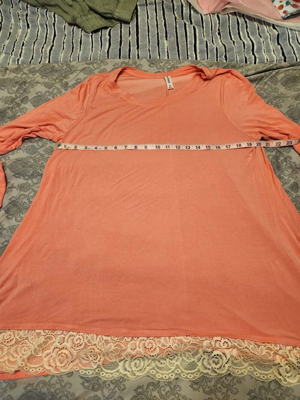 Plus size Women's Long Sleeve Round Neck Tunic Top with Lace Hem, Pink - Picture 5 of 6